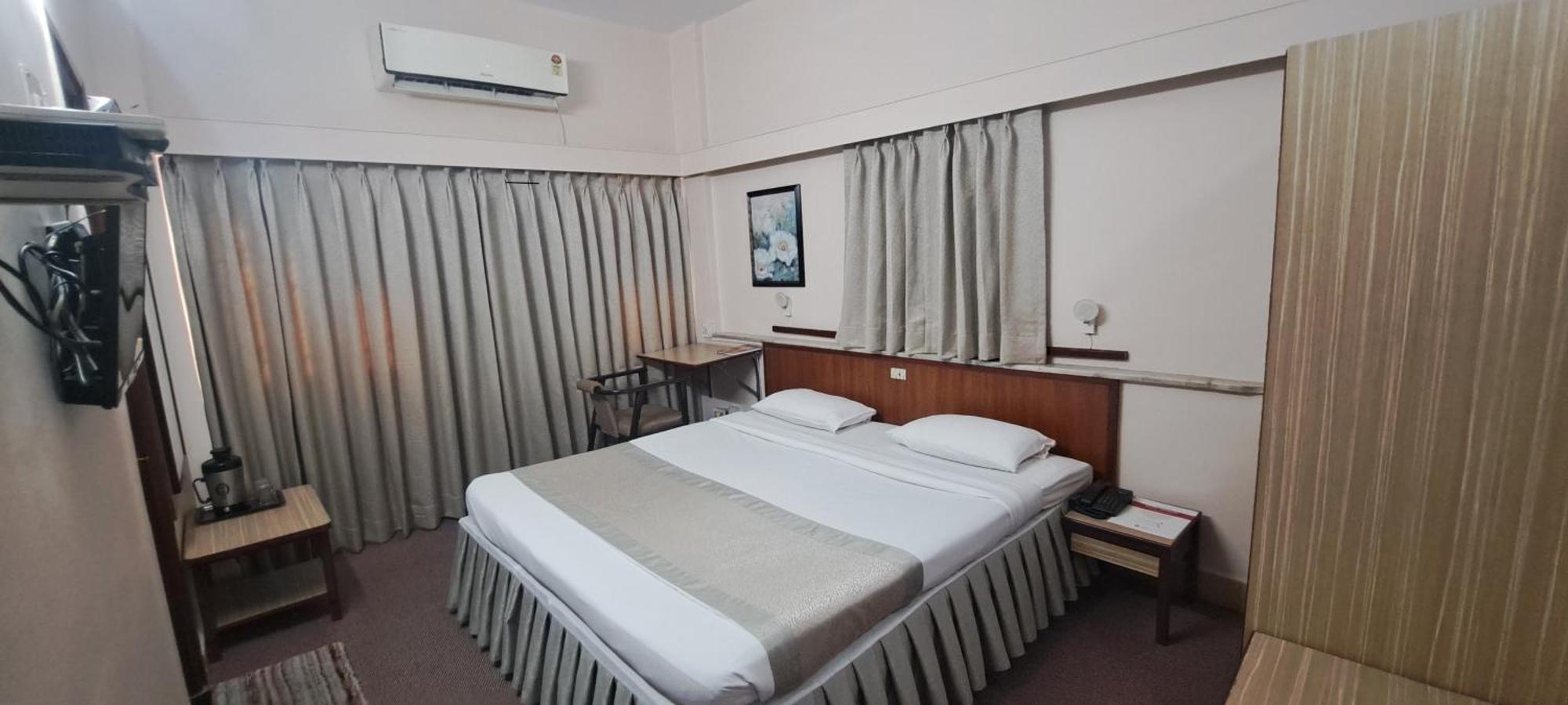 Hotel Swaroop Pune Esterno foto