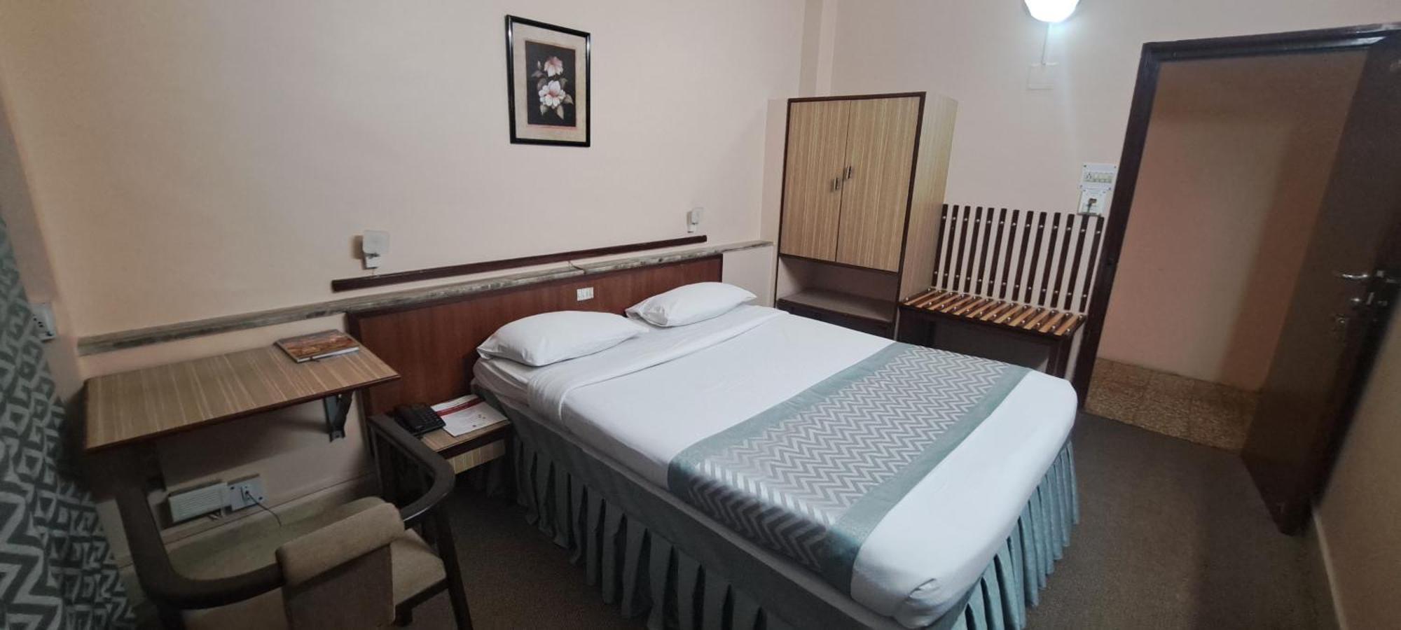 Hotel Swaroop Pune Esterno foto