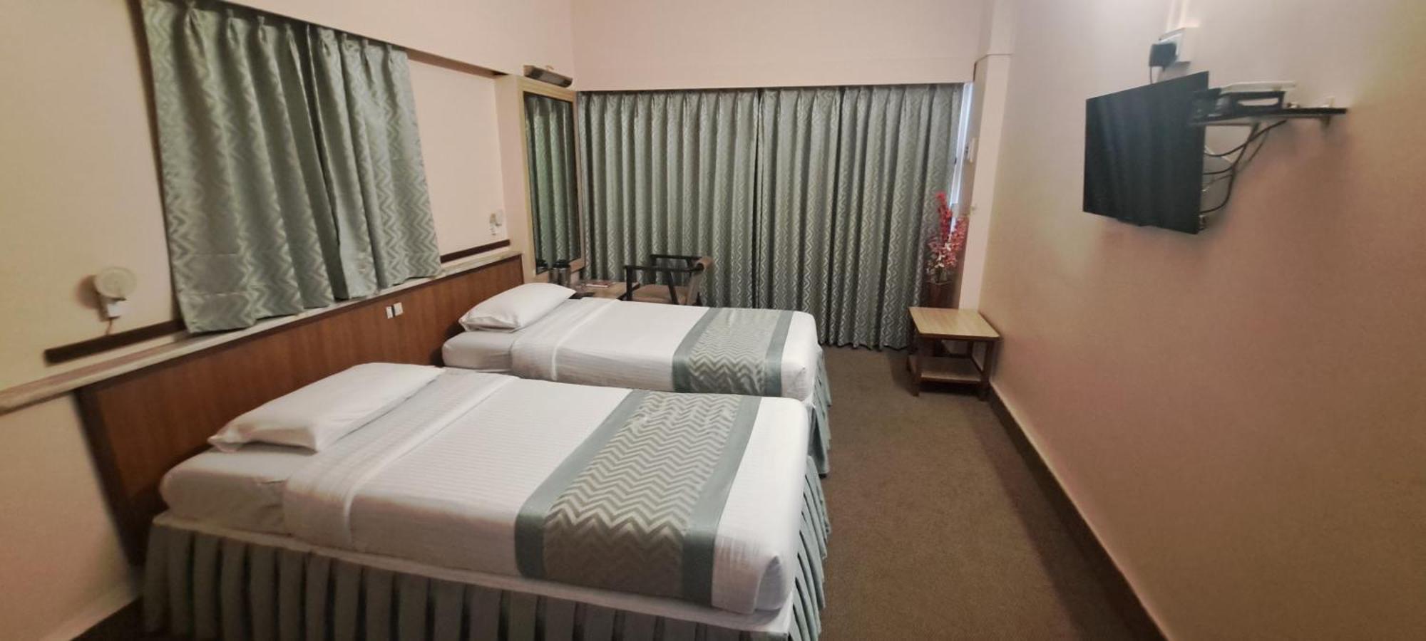 Hotel Swaroop Pune Esterno foto