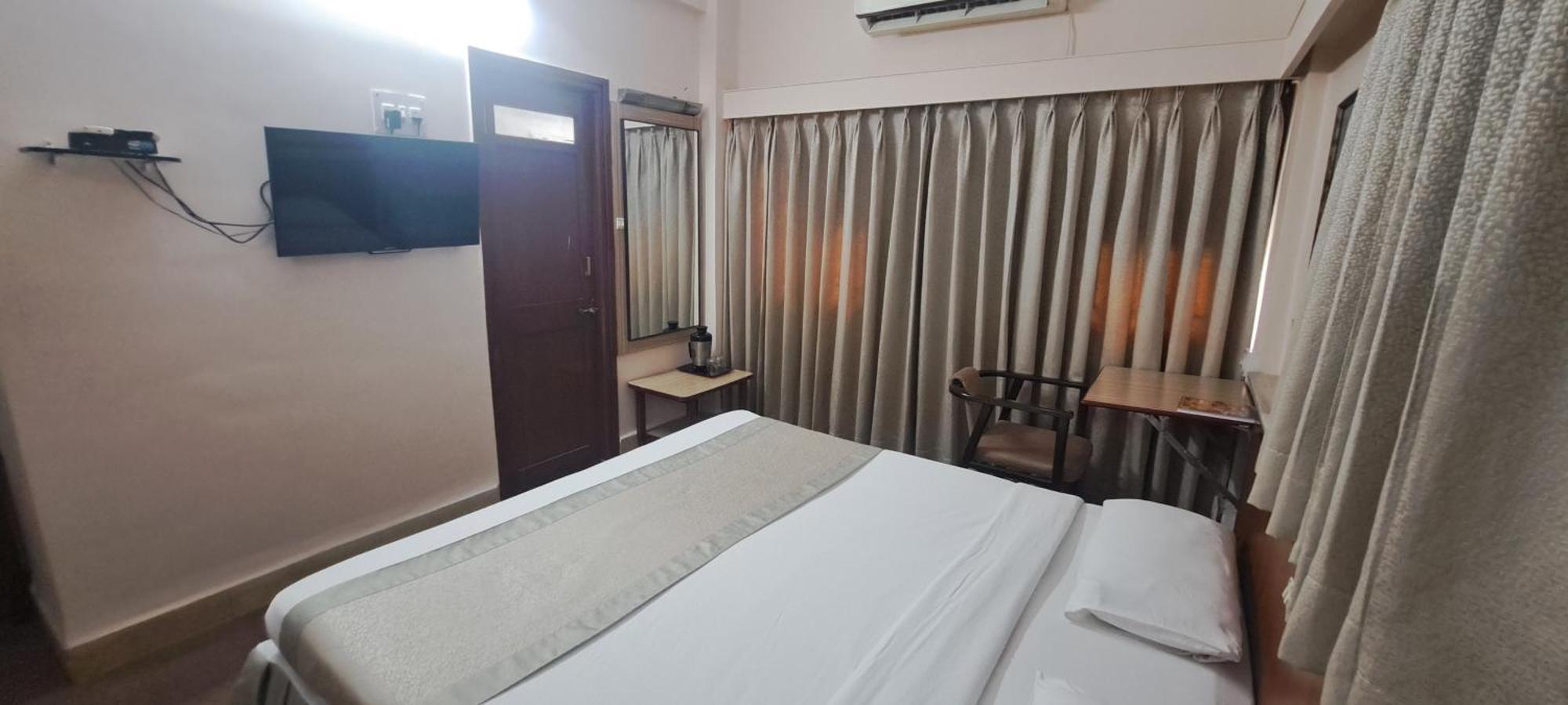 Hotel Swaroop Pune Esterno foto