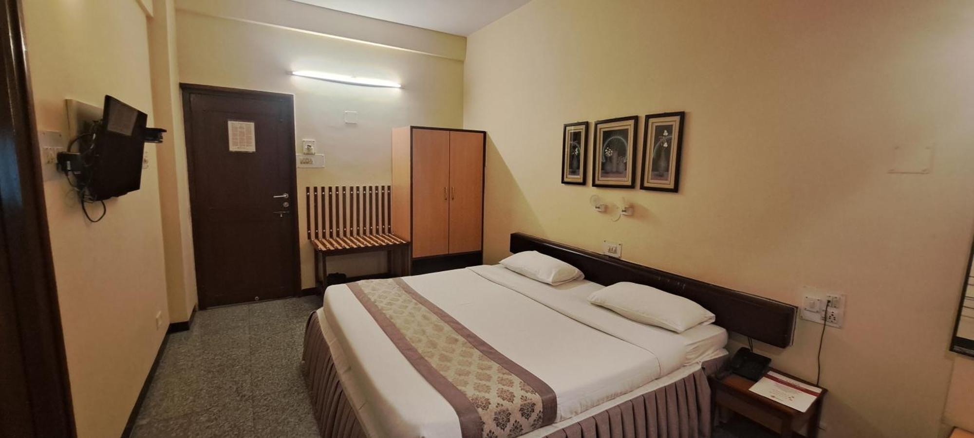 Hotel Swaroop Pune Esterno foto
