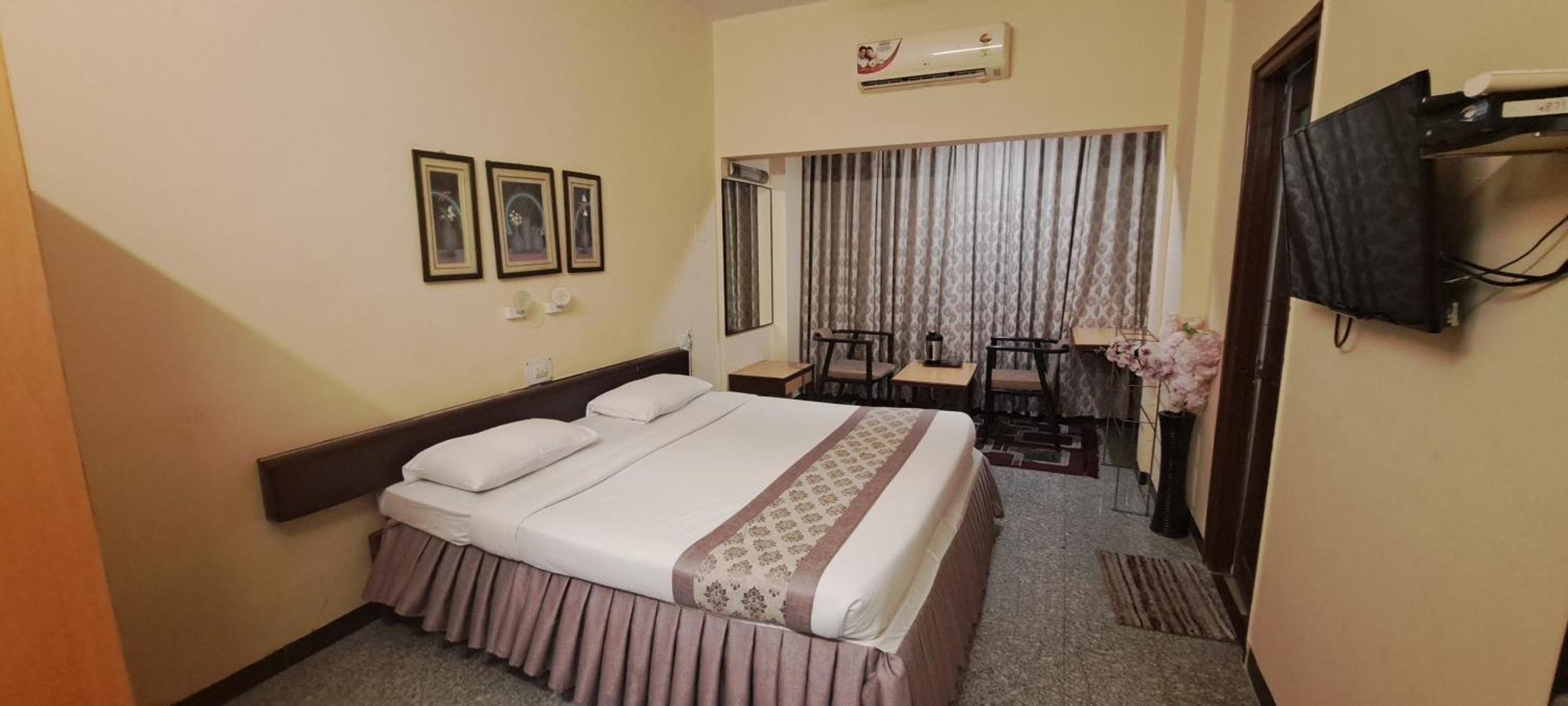 Hotel Swaroop Pune Esterno foto