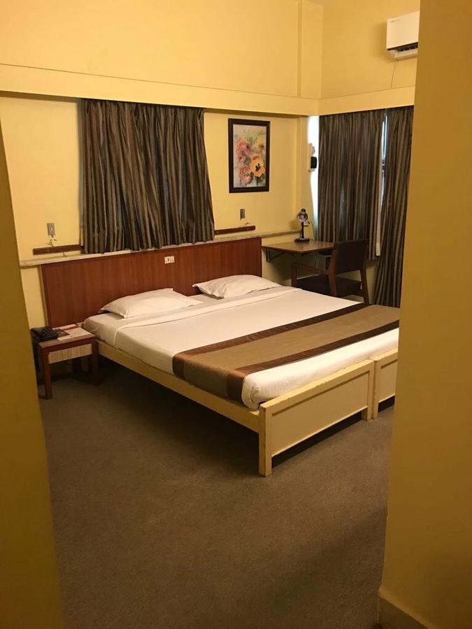 Hotel Swaroop Pune Esterno foto