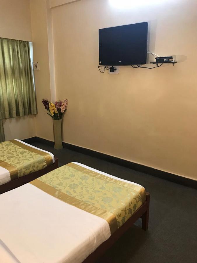 Hotel Swaroop Pune Esterno foto