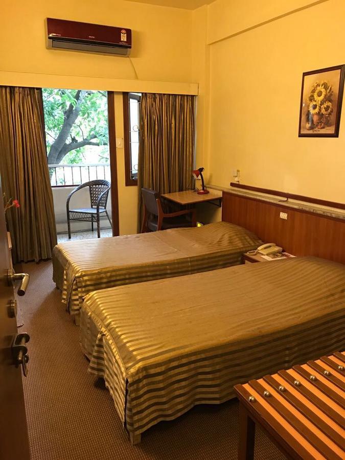 Hotel Swaroop Pune Esterno foto